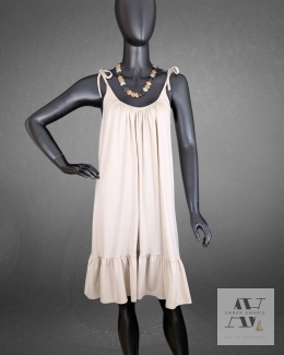 MILIA – beżowa sukienka z falbaną i wiązaniami