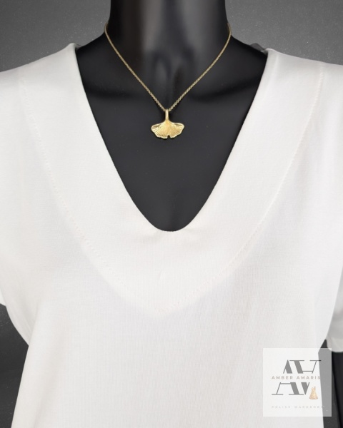 Śmietankowa Amelia – oversize'owa bluzka o delikatnym charakterze | Must-have sezonu