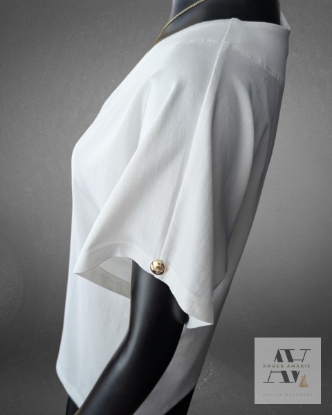 Śmietankowa Amelia – oversize'owa bluzka o delikatnym charakterze | Must-have sezonu