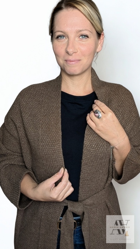 ISABELLA – czekoladowy sweter wełniany płaszczowy z paskiem w talii