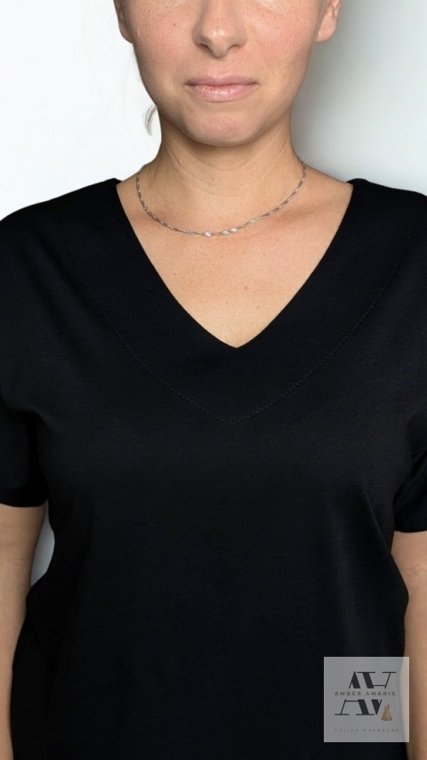 Minimalizm z pazurem – czarna bluzka Amelia oversize | Komfort i styl w jednym