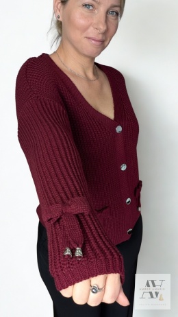 CELINE – klasyczny bordowy sweter z guzikami i kokardkami