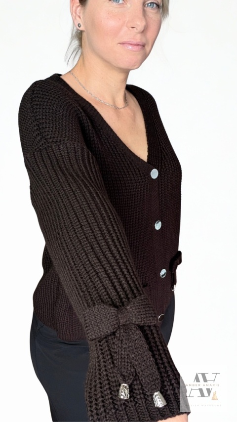 Sweter CELINE – stylowy czekoladowy kardigan damski z ozdobnymi detalami