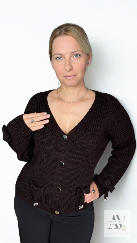 Sweter CELINE – stylowy czekoladowy kardigan damski z ozdobnymi detalami