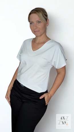 Śmietankowa Amelia – oversize'owa bluzka o delikatnym charakterze | Must-have sezonu