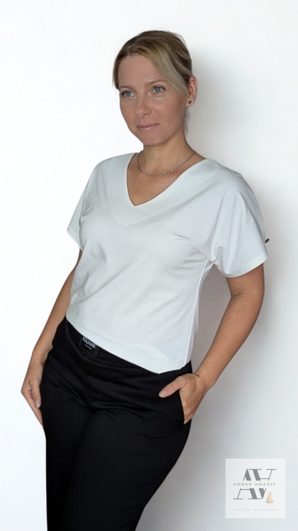 Śmietankowa Amelia – oversize'owa bluzka o delikatnym charakterze | Must-have sezonu