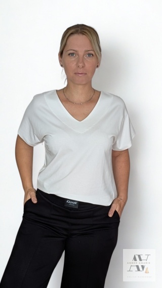 Śmietankowa Amelia – oversize'owa bluzka o delikatnym charakterze | Must-have sezonu