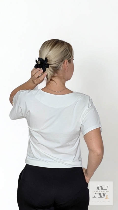 Śmietankowa Amelia – oversize'owa bluzka o delikatnym charakterze | Must-have sezonu