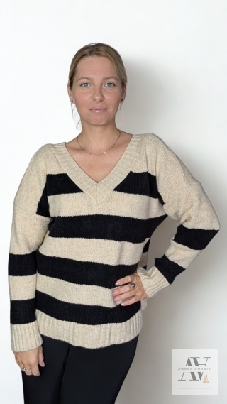 Sweter MELINDA beżowy w paski – zmysłowy dekolt V z przodu i z tyłu