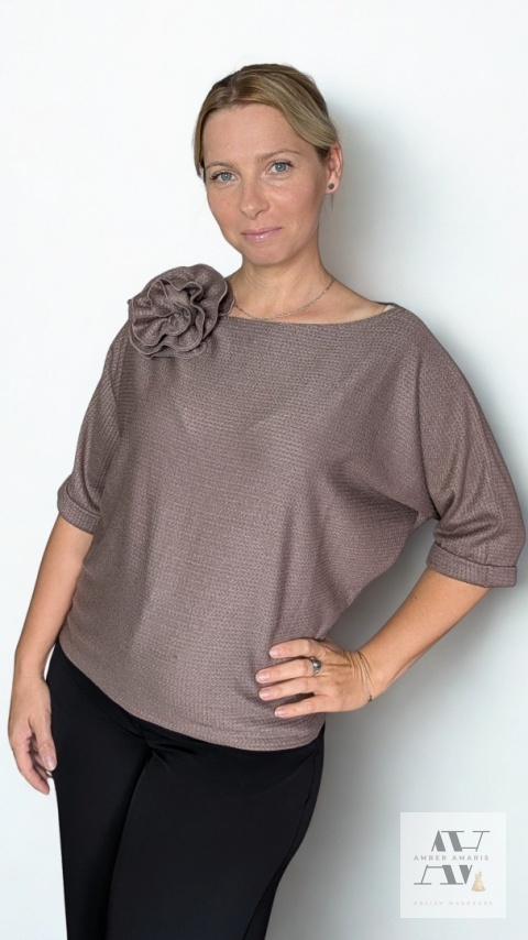 Sweter ROSA fango – delikatność z nutą elegancji