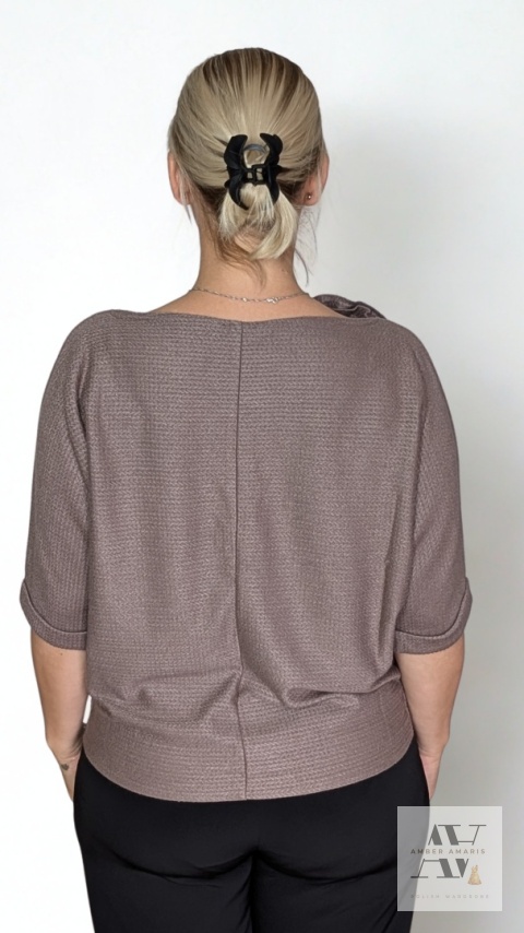 Sweter ROSA fango – delikatność z nutą elegancji